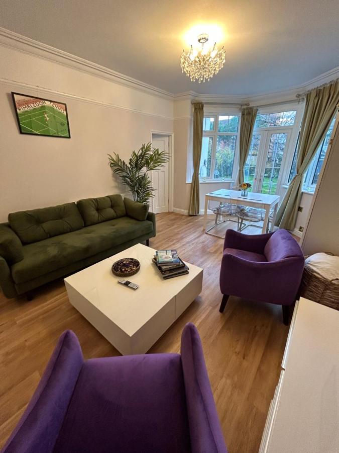 Lovely Garden Apartment In Wimbledon Town Centre With Private Parking By Wimbledon Holiday Lets London Ngoại thất bức ảnh
