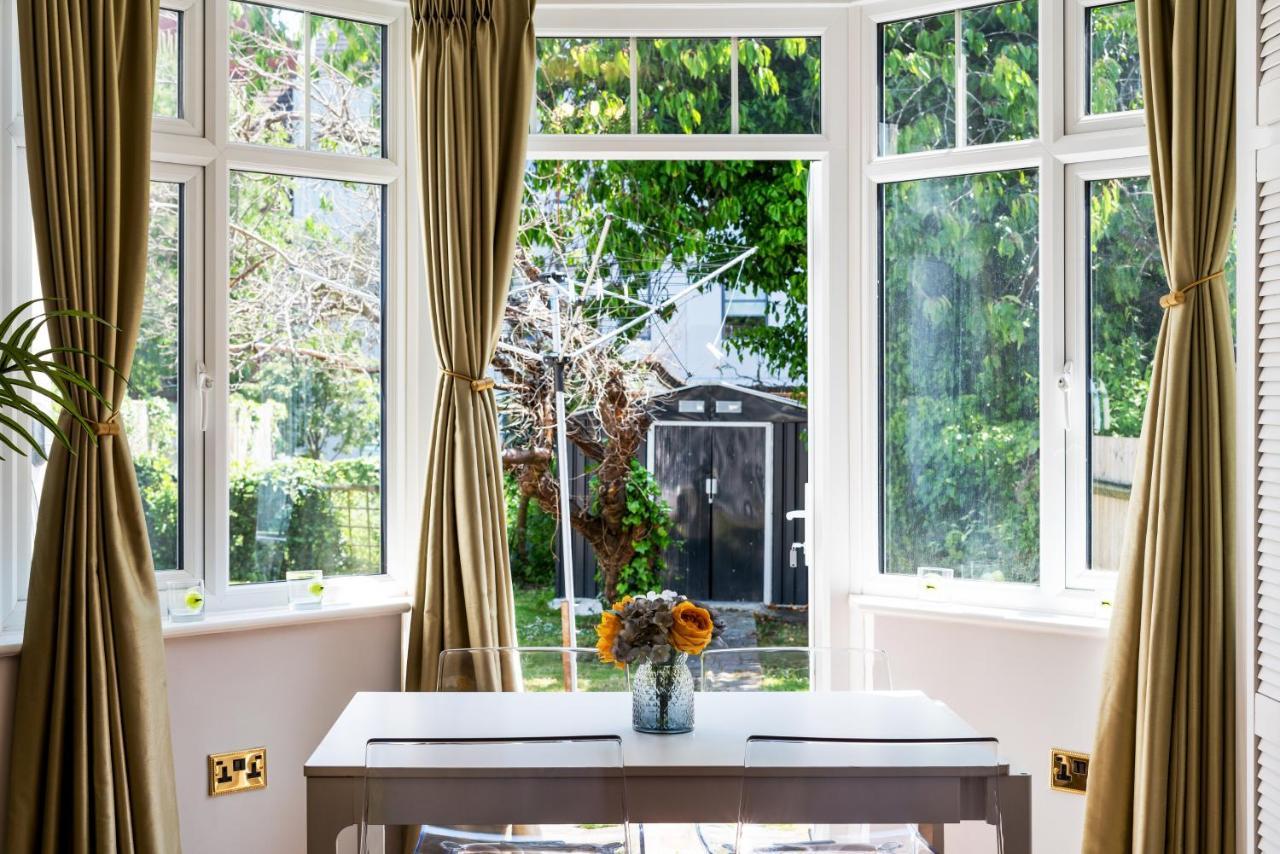 Lovely Garden Apartment In Wimbledon Town Centre With Private Parking By Wimbledon Holiday Lets London Ngoại thất bức ảnh