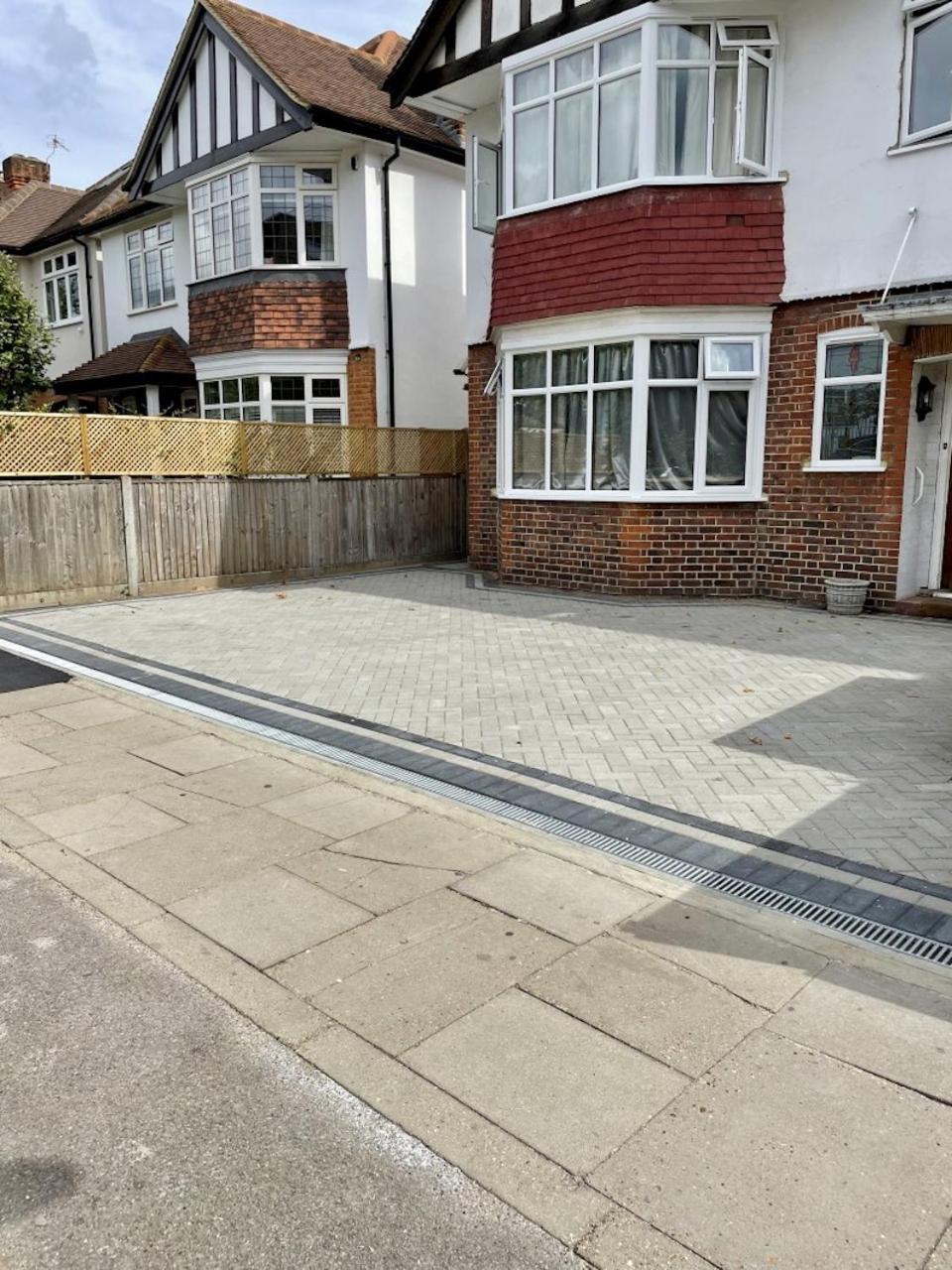 Lovely Garden Apartment In Wimbledon Town Centre With Private Parking By Wimbledon Holiday Lets London Ngoại thất bức ảnh