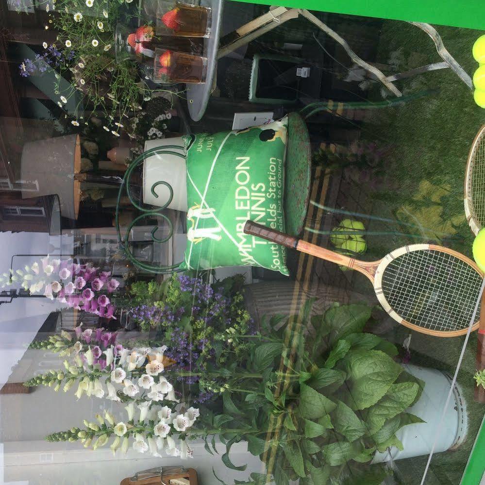 Lovely Garden Apartment In Wimbledon Town Centre With Private Parking By Wimbledon Holiday Lets London Ngoại thất bức ảnh