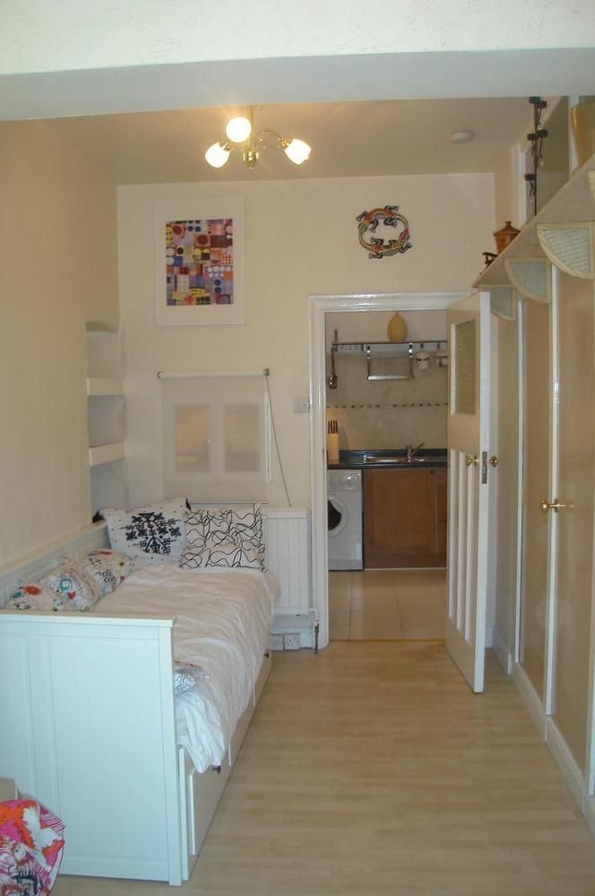 Lovely Garden Apartment In Wimbledon Town Centre With Private Parking By Wimbledon Holiday Lets London Ngoại thất bức ảnh