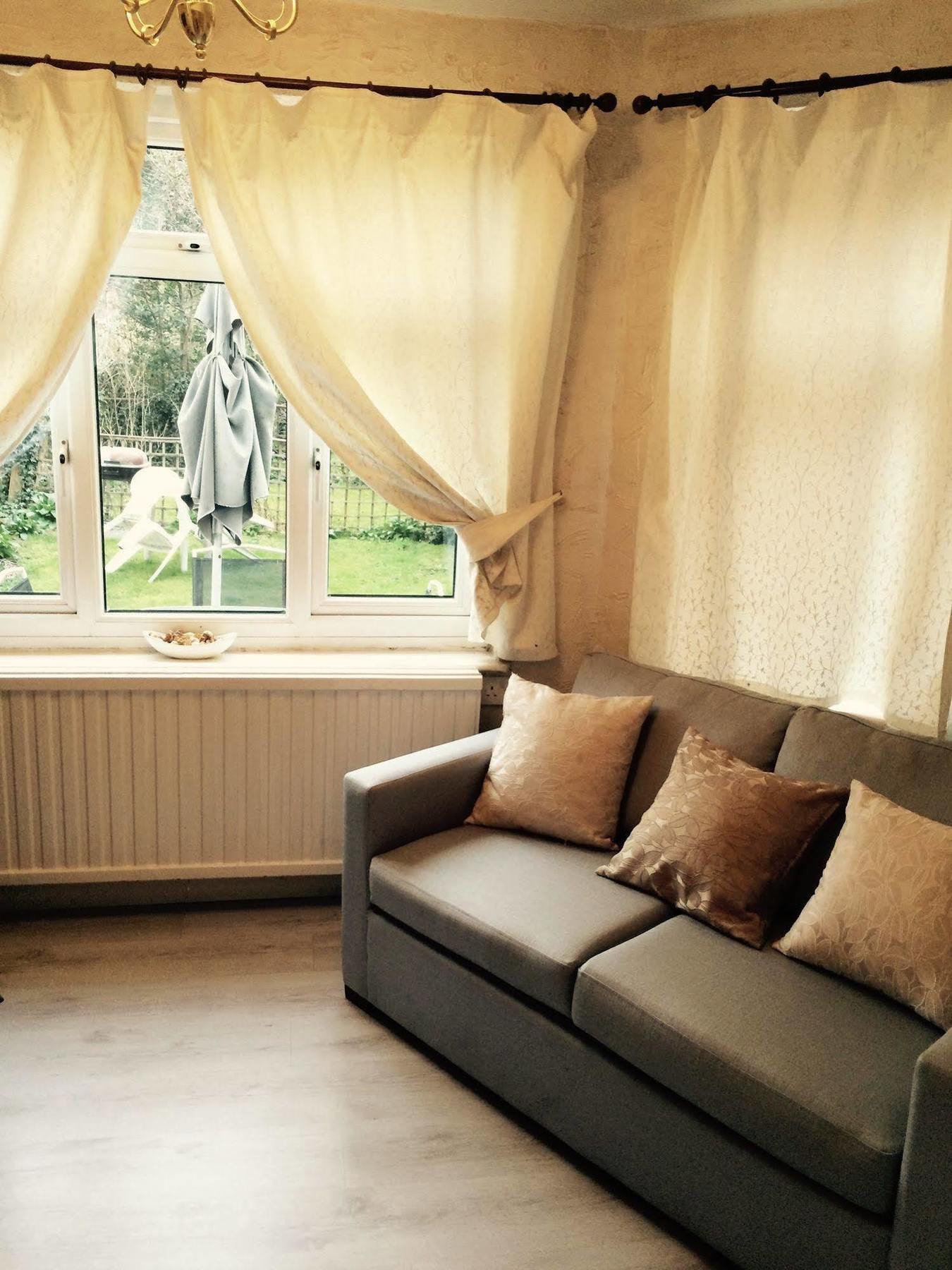 Lovely Garden Apartment In Wimbledon Town Centre With Private Parking By Wimbledon Holiday Lets London Ngoại thất bức ảnh