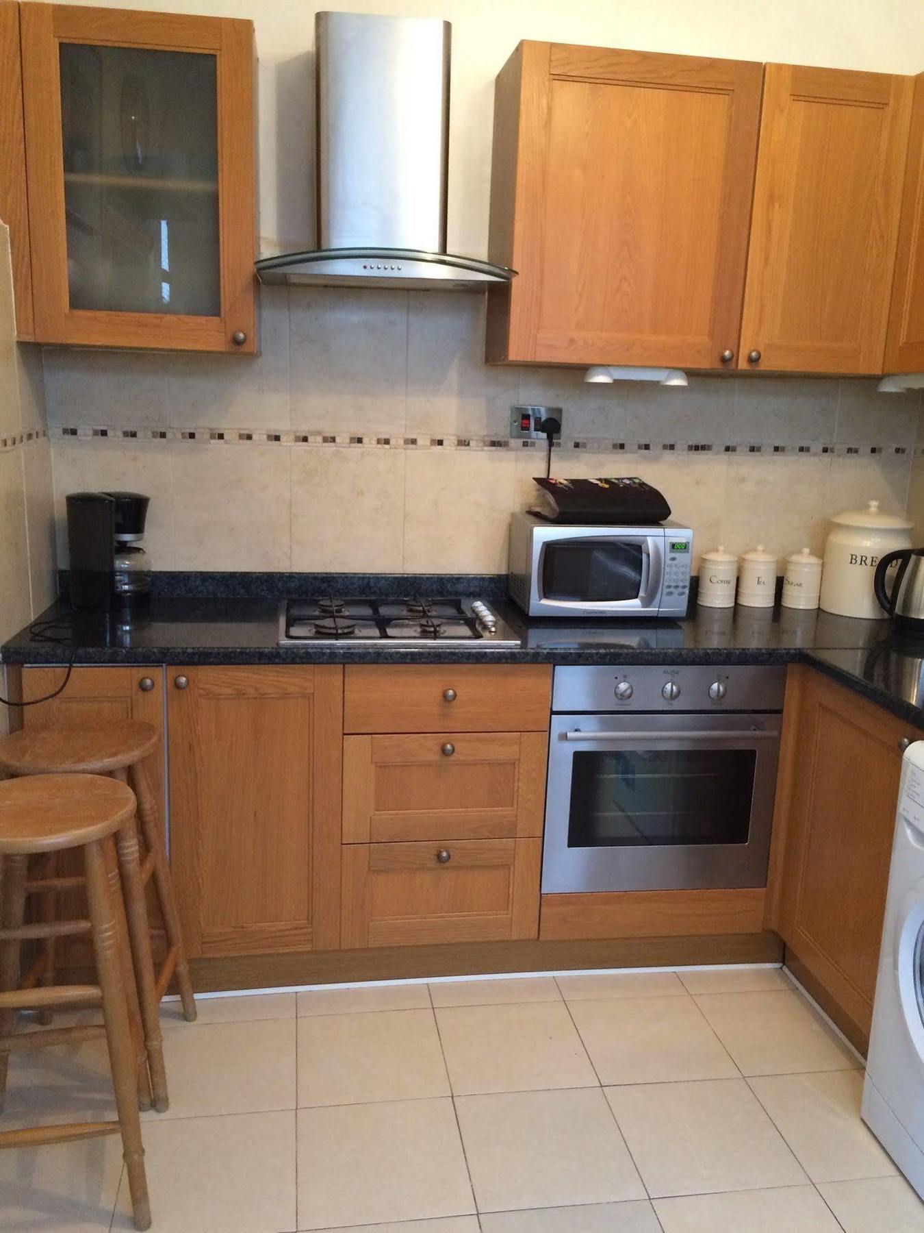 Lovely Garden Apartment In Wimbledon Town Centre With Private Parking By Wimbledon Holiday Lets London Ngoại thất bức ảnh