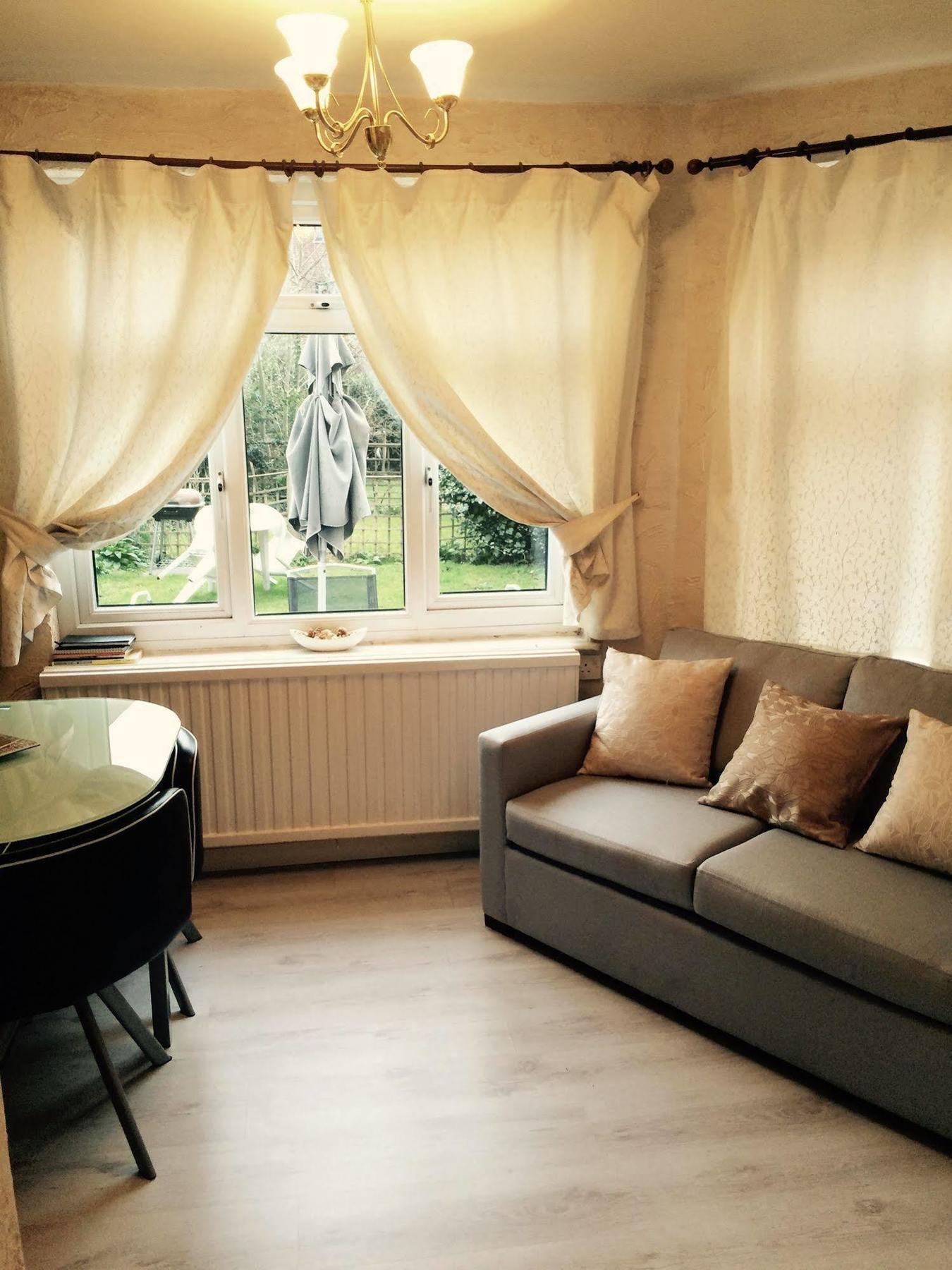 Lovely Garden Apartment In Wimbledon Town Centre With Private Parking By Wimbledon Holiday Lets London Ngoại thất bức ảnh