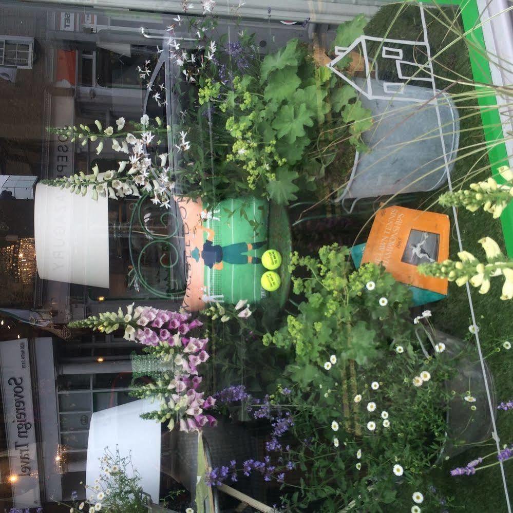 Lovely Garden Apartment In Wimbledon Town Centre With Private Parking By Wimbledon Holiday Lets London Ngoại thất bức ảnh